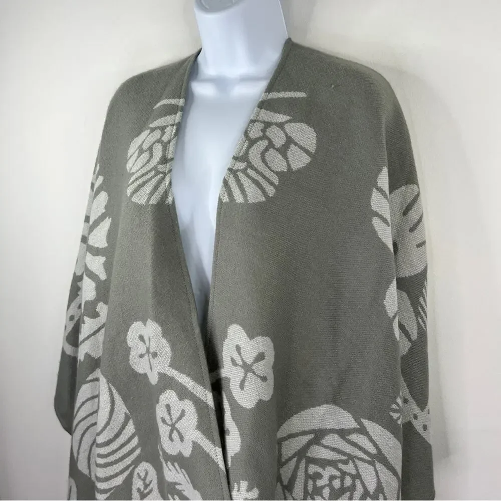 Soft Surroundings Grey Butterfly Frosted Floral Poncho One Size OS Tassels Wrap‎